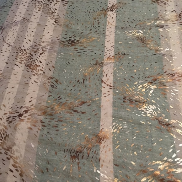 NWT Beautiful Howard’s Scarf - Picture 3 of 5